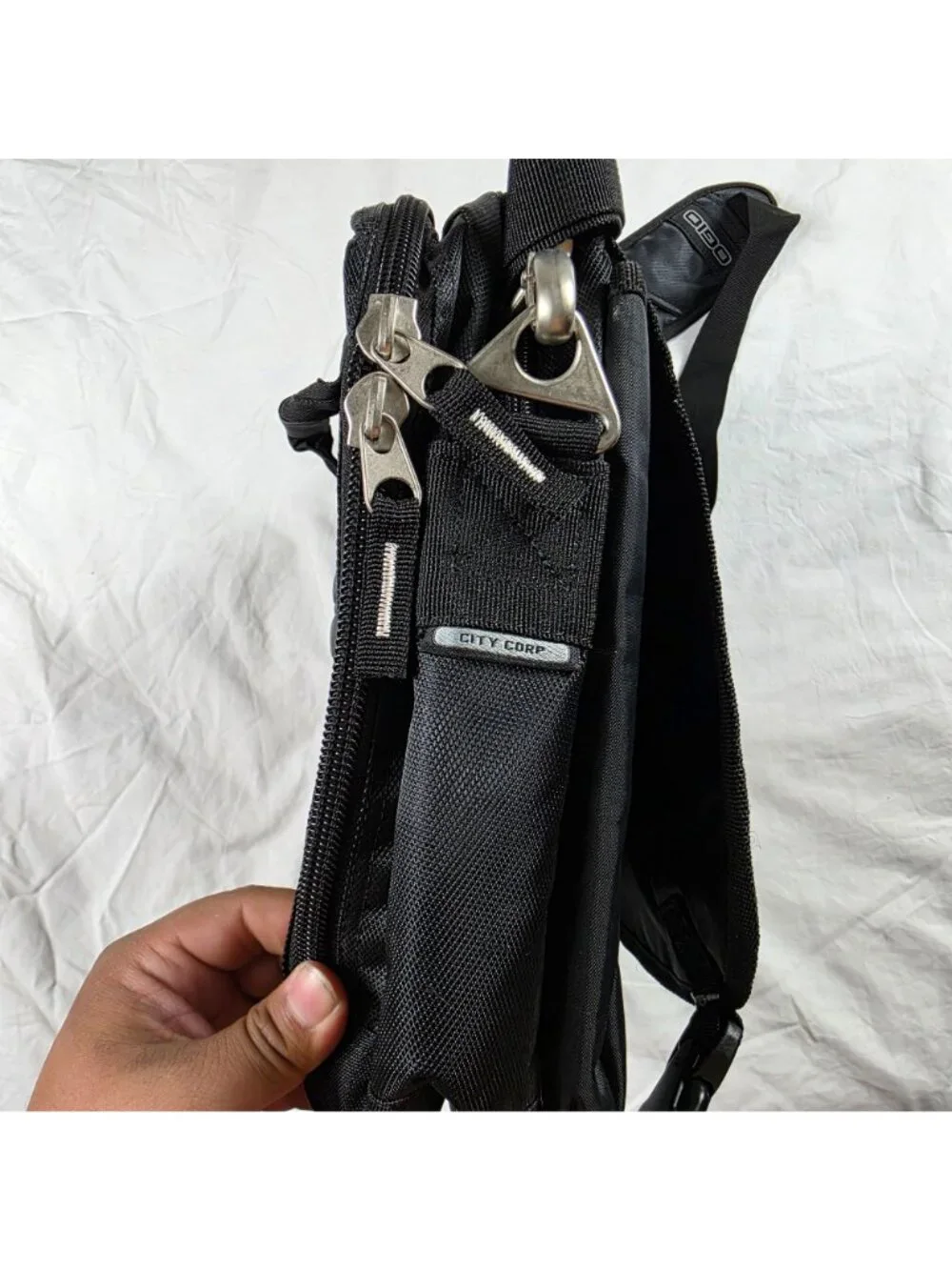 OGIO City Corp Messenger Laptop Bag Black Adjustable Strap Pockets CRB Auto